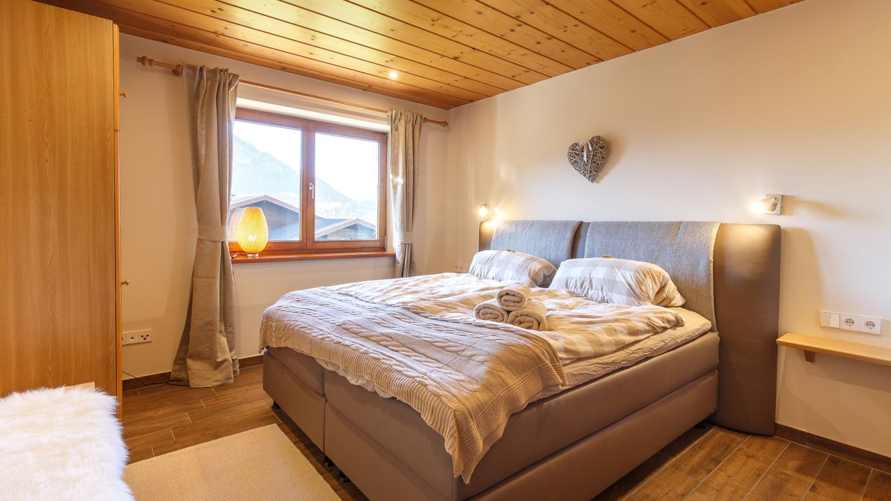 Schlafzimmer I Fewo Hochfelln Schlafzimmer I Fewo Hochfelln